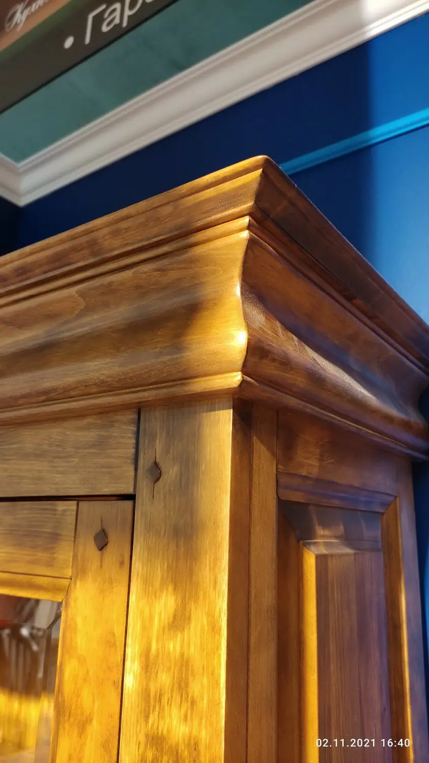 Шкаф 1 дверный Луи Филипп с витриной, массив ОВ 01 (ручка слева)