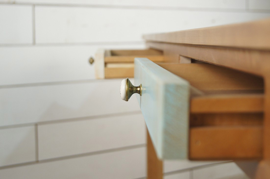 Стол 2 ящика темный "Aquarelle Birch" темный