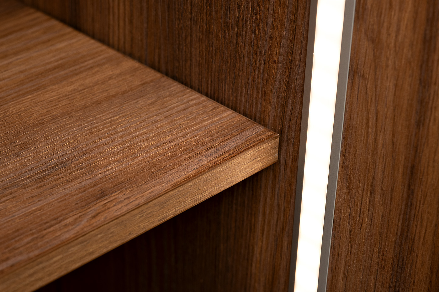 GD-10004-2 Шкаф Alto двухдверн c выдвижными ящиками, цвет дуб Барокко, дверцы стекло 100*57*228.5см