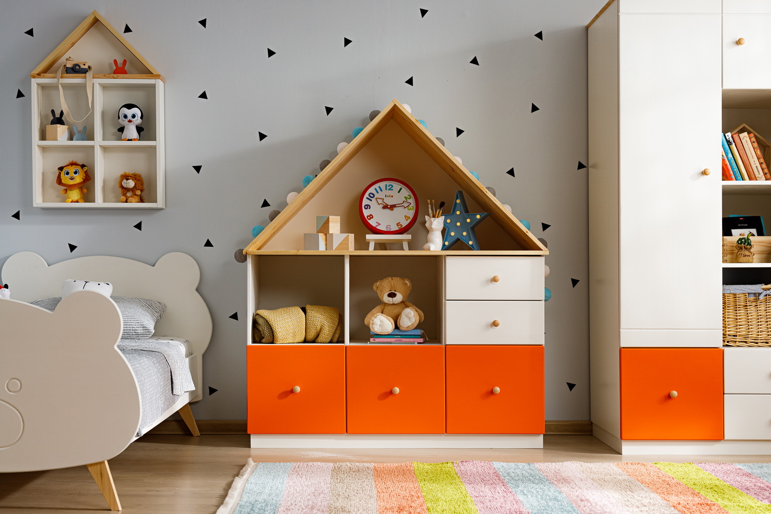 Комоды, тумбы, кровати