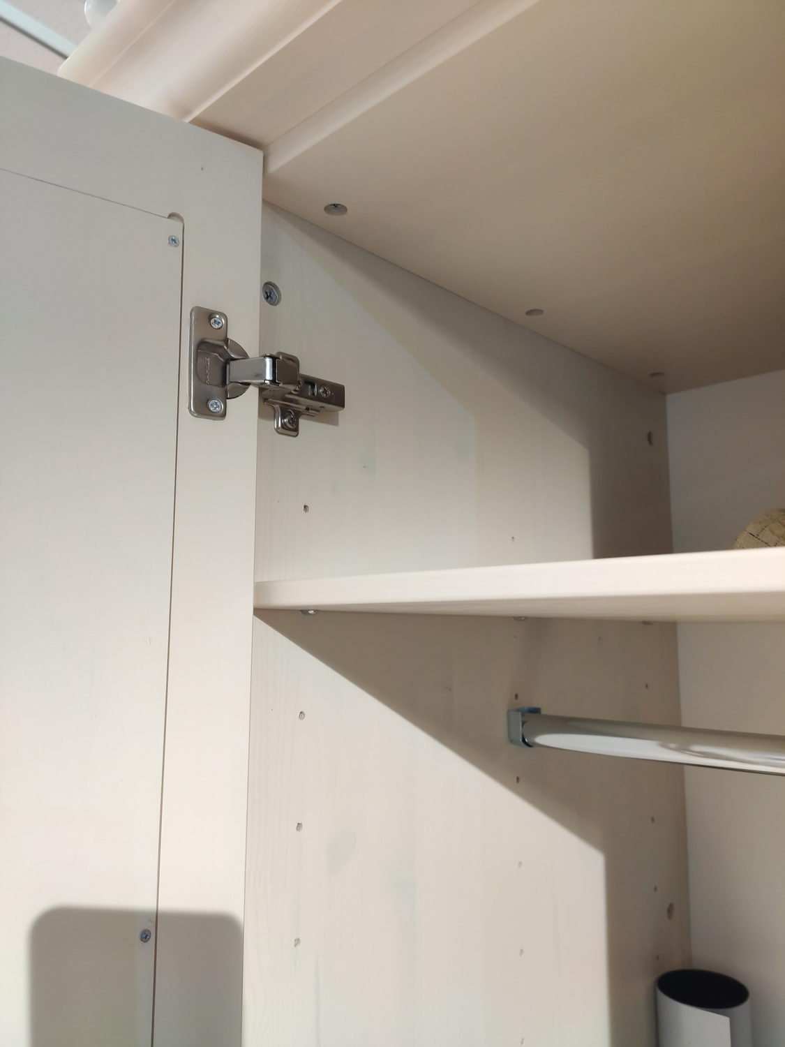 Шкаф массив сосны 2-дверный с зеркалом ЛеБо