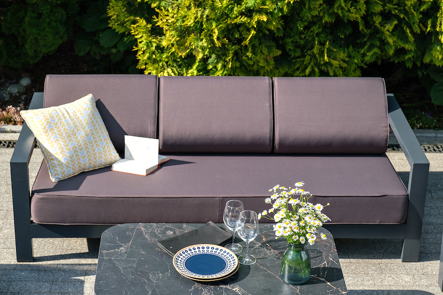 «Горнида» лаунж-зона из алюминия со столиком из HPL