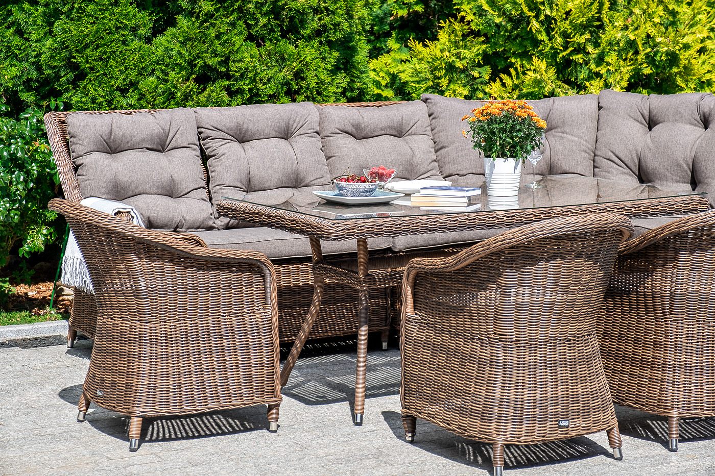 "Равенс" плетеное кресло из искусственного ротанга, цвет коричневый с серой подушкой